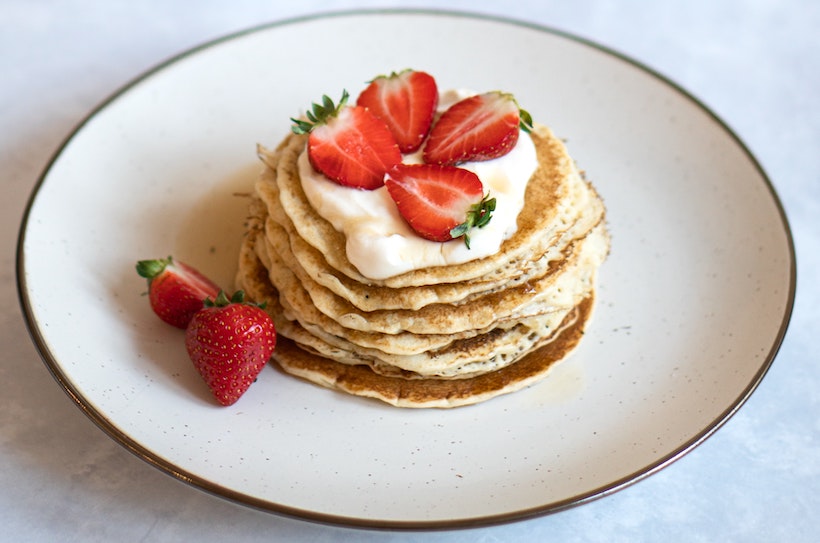 Pancakes with Yogurt and Strawberries