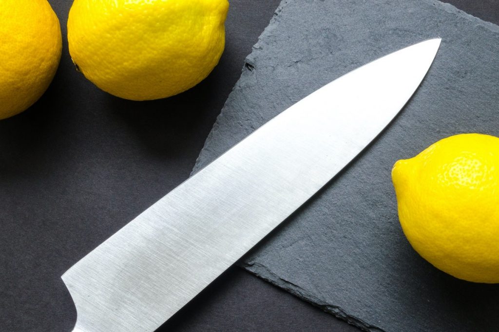 Sharp knife and lemons